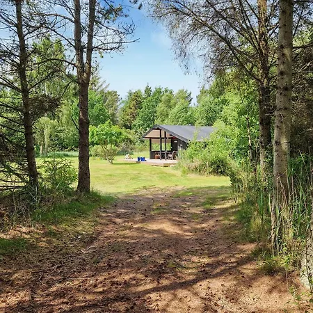 4 Bedroom Beautiful In Aalbaek
