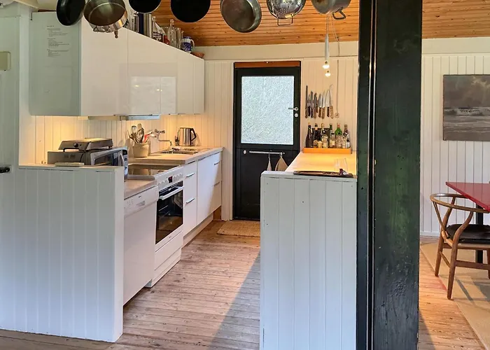 4 Bedroom Beautiful In Semesterbostad Ålbæk
